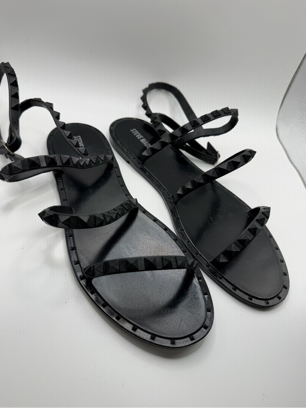 Like New Steve Madden Black Studded Strappy Flat Gladiator Sandals Size 10 - Picture 2 of 9